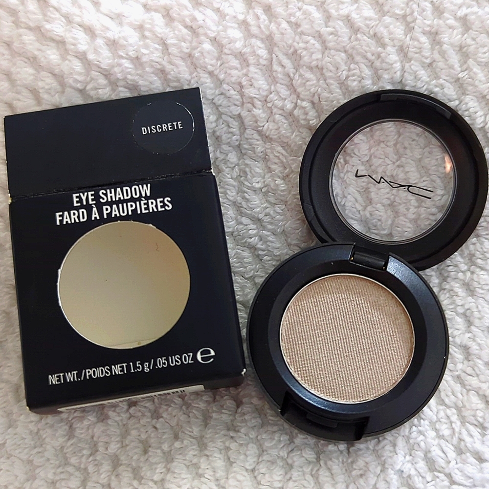 Mac eye shadow color Discrete, discontinued ,  New in box, hard to find! Rare!